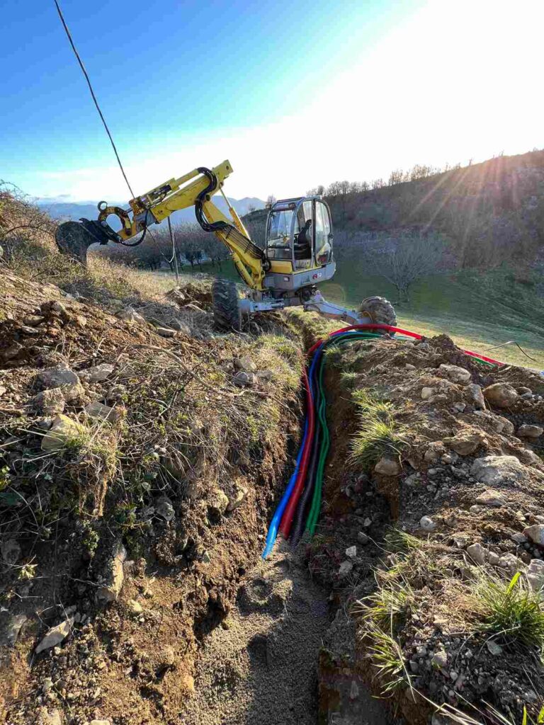 Débroussaillage et terrassement à la pelle araignée – TOUTOM, Isère