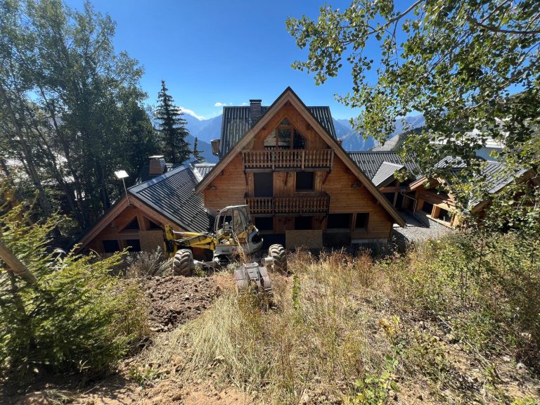 Chalet en montagne, chantier d'enrochement - enrochement à l'Alpe d'Huez - TOUTOM